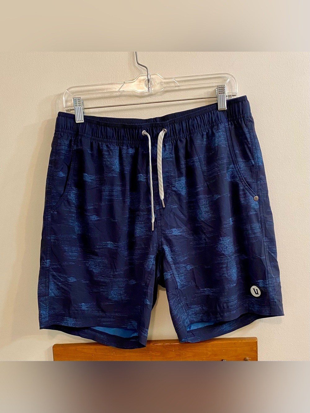 Vuori Mens Kore Shorts L Navy Blue Camo Lined Athletic Gym Running Performance